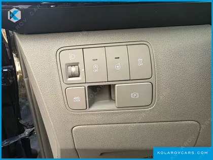 HYUNDAI STARIA 4WD LOUNGE 9-SEATER