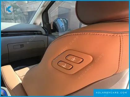 HYUNDAI STARIA 4WD LOUNGE 9-SEATER