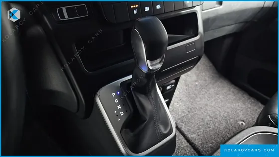 HYUNDAI STARIA CARGO 5-SEATER
