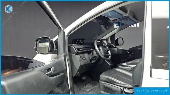 HYUNDAI STARIA CARGO 5-SEATER