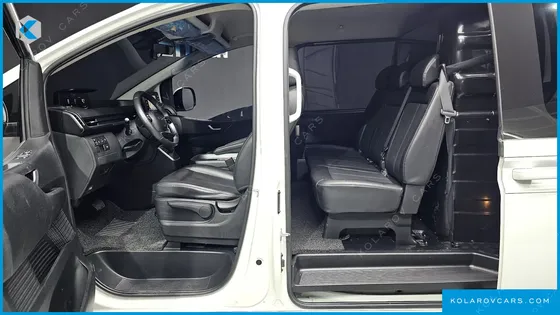 HYUNDAI STARIA CARGO 5-SEATER