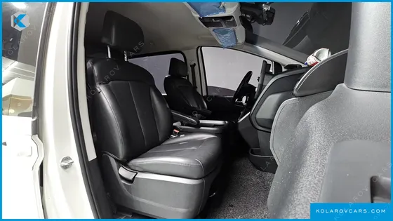 HYUNDAI STARIA CARGO 5-SEATER