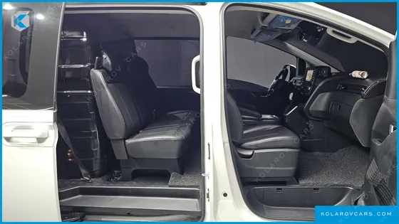 HYUNDAI STARIA CARGO 5-SEATER
