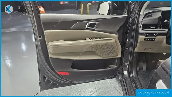 KIA CARNIVAL DIESEL 9-SEATER NOBLESSE