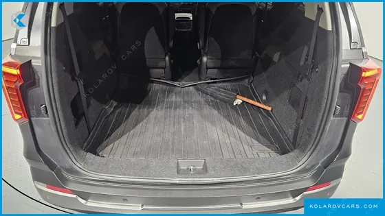 KIA CARNIVAL DIESEL 9-SEATER NOBLESSE