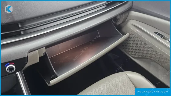 KIA CARNIVAL DIESEL 9-SEATER NOBLESSE