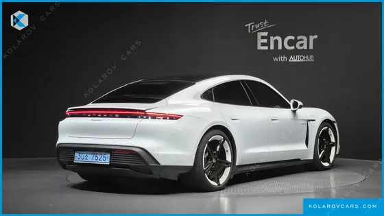 PORSCHE TAYCAN BASE