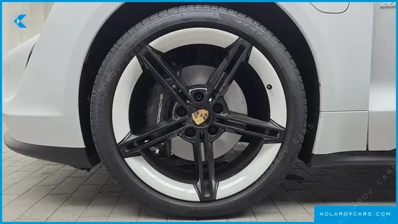 PORSCHE TAYCAN BASE