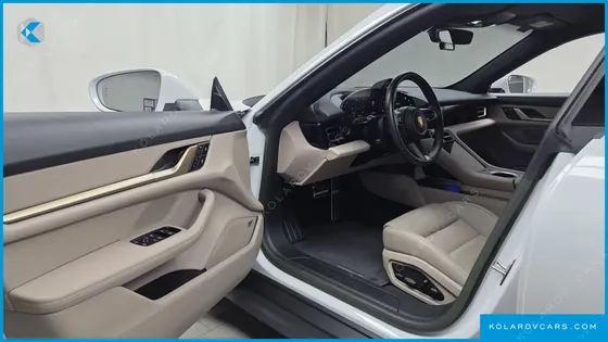 PORSCHE TAYCAN BASE
