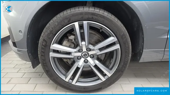 VOLVO XC60 T8 R-DESIGN