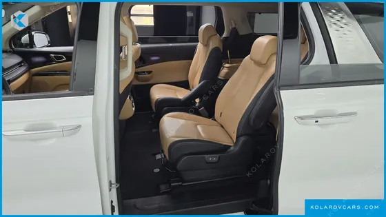 KIA CARNIVAL GASOLINE 9-SEATER SIGNATURE