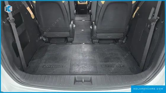 KIA CARNIVAL GASOLINE 9-SEATER SIGNATURE