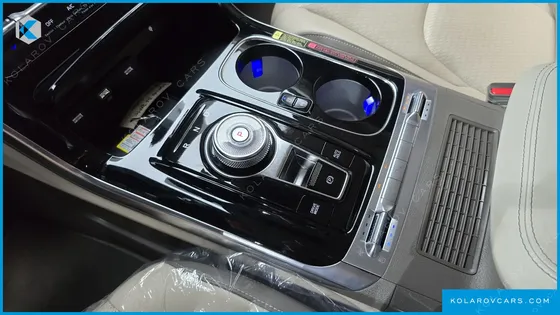 KIA CARNIVAL GASOLINE 7-SEATER HI-LIMOUSINE