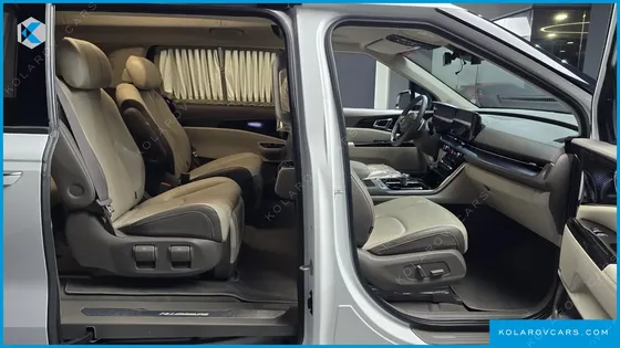 KIA CARNIVAL GASOLINE 7-SEATER HI-LIMOUSINE