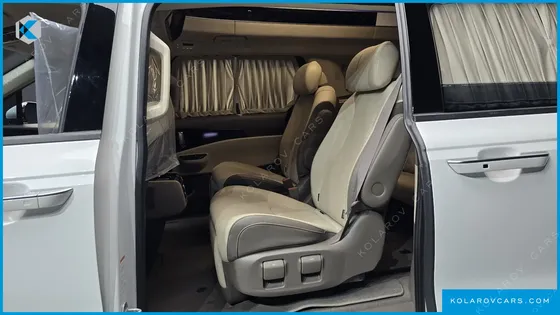KIA CARNIVAL GASOLINE 7-SEATER HI-LIMOUSINE