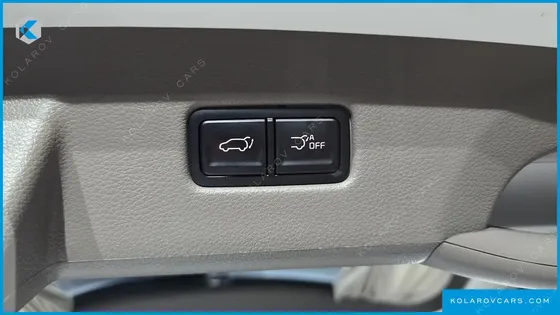 KIA CARNIVAL GASOLINE 7-SEATER HI-LIMOUSINE
