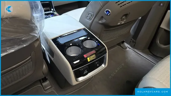 KIA CARNIVAL GASOLINE 7-SEATER HI-LIMOUSINE
