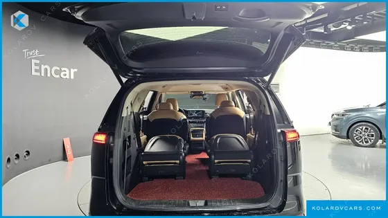 KIA CARNIVAL 9-SEATER NOBLESSE