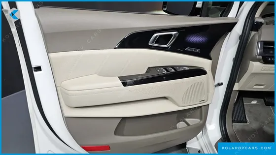 KIA CARNIVAL GASOLINE 7-SEATER HI-LIMOUSINE