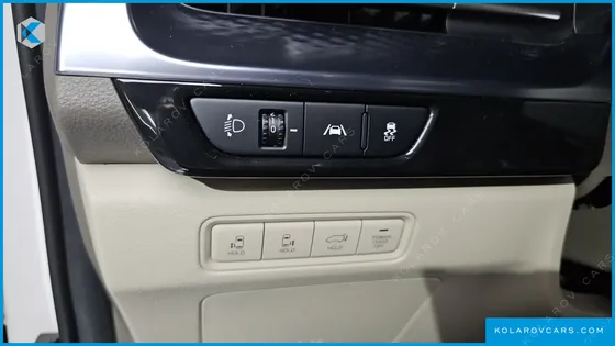 KIA CARNIVAL GASOLINE 7-SEATER HI-LIMOUSINE