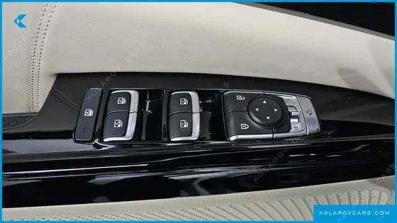 KIA CARNIVAL GASOLINE 7-SEATER HI-LIMOUSINE