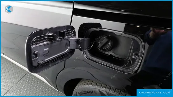 KIA CARNIVAL GASOLINE 9-SEATER HI-LIMOUSINE
