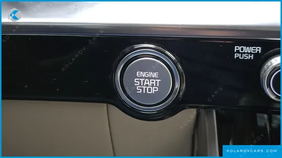 KIA CARNIVAL GASOLINE 7-SEATER HI-LIMOUSINE