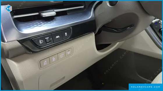 KIA CARNIVAL GASOLINE 7-SEATER HI-LIMOUSINE