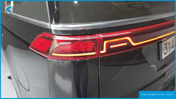 KIA CARNIVAL GASOLINE 7-SEATER HI-LIMOUSINE