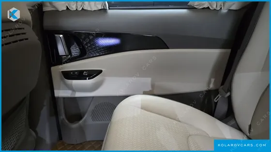 KIA CARNIVAL GASOLINE 7-SEATER HI-LIMOUSINE