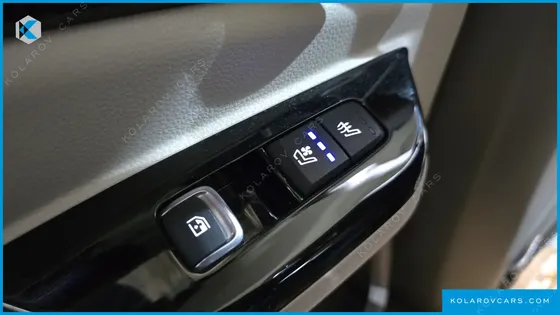 KIA CARNIVAL GASOLINE 7-SEATER HI-LIMOUSINE