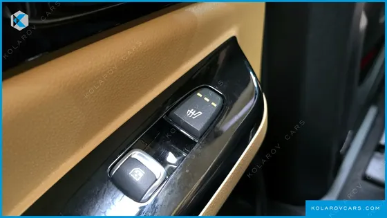 KIA CARNIVAL DIESEL 11-SEATER SIGNATURE