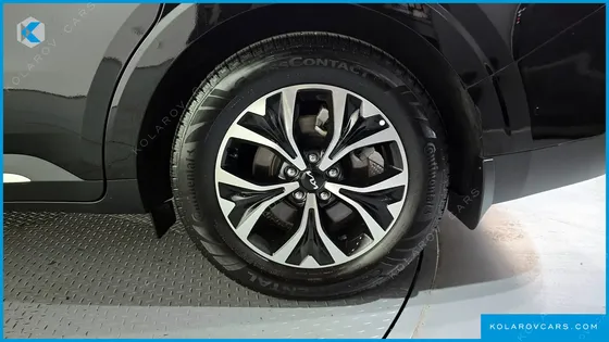 KIA CARNIVAL DIESEL 11-SEATER SIGNATURE