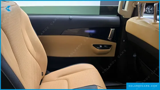KIA CARNIVAL DIESEL 11-SEATER SIGNATURE