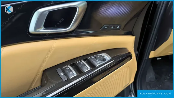 KIA CARNIVAL DIESEL 11-SEATER SIGNATURE