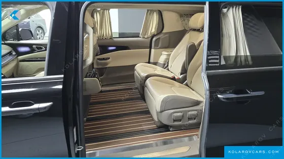 KIA CARNIVAL GASOLINE 7-SEATER HI-LIMOUSINE