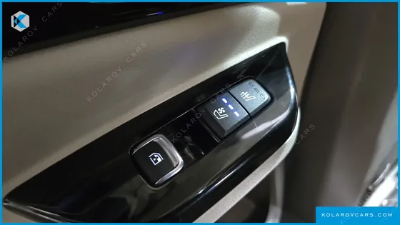 KIA CARNIVAL GASOLINE 7-SEATER HI-LIMOUSINE
