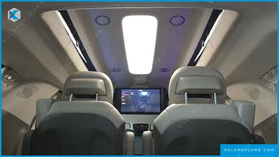 KIA CARNIVAL GASOLINE 7-SEATER HI-LIMOUSINE