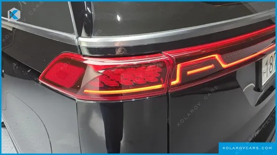 KIA CARNIVAL GASOLINE 7-SEATER HI-LIMOUSINE