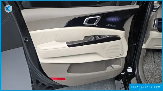 KIA CARNIVAL GASOLINE 7-SEATER HI-LIMOUSINE