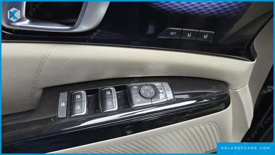 KIA CARNIVAL GASOLINE 7-SEATER HI-LIMOUSINE