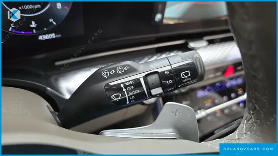 KIA CARNIVAL GASOLINE 7-SEATER HI-LIMOUSINE