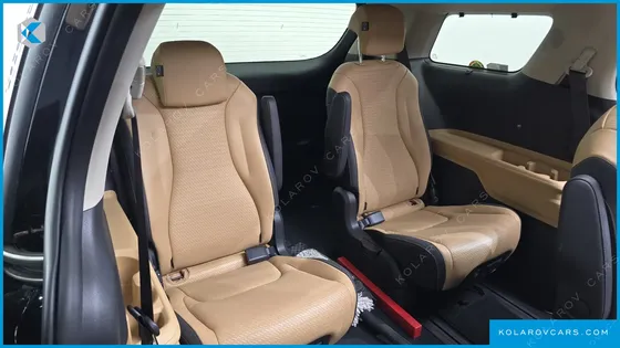 KIA CARNIVAL GASOLINE 9-SEATER SIGNATURE