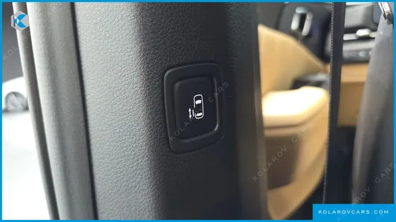 KIA CARNIVAL GASOLINE 9-SEATER SIGNATURE