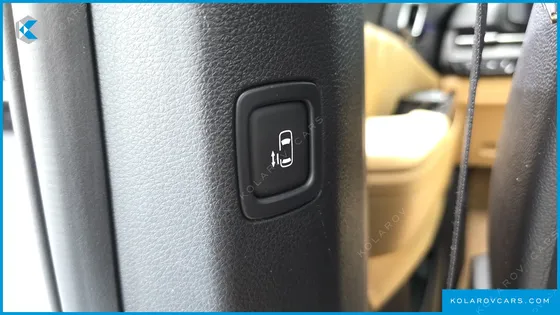 KIA CARNIVAL GASOLINE 9-SEATER SIGNATURE