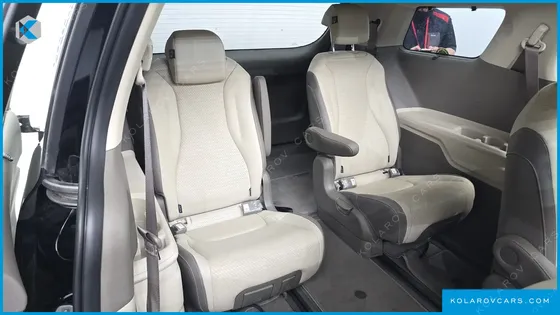 KIA CARNIVAL 9-SEATER SIGNATURE