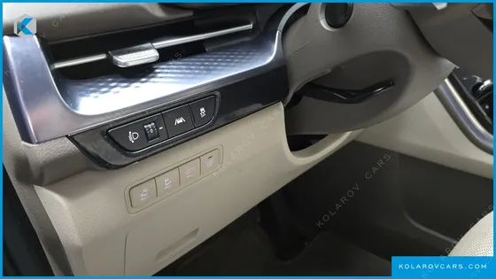 KIA CARNIVAL GASOLINE 9-SEATER HI-LIMOUSINE