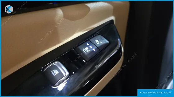 KIA CARNIVAL GASOLINE 9-SEATER SIGNATURE