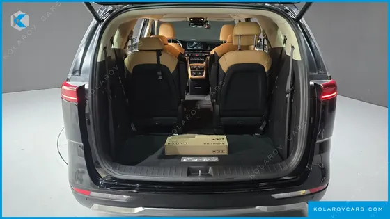 KIA CARNIVAL GASOLINE 9-SEATER SIGNATURE