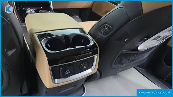 KIA CARNIVAL GASOLINE 7-SEATER SIGNATURE